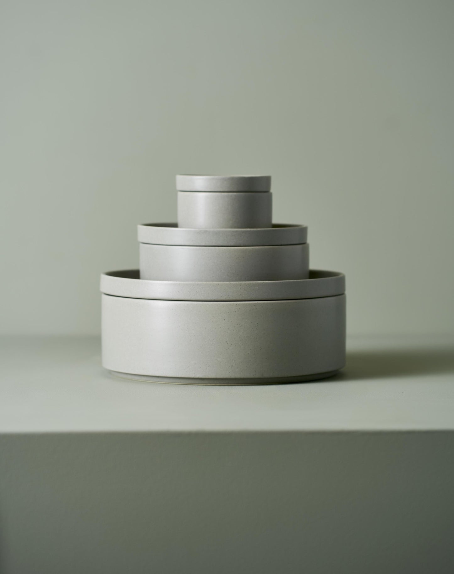 Robert Gordon Dinner Bowl and Plate - Grey Stack, Serve & Store